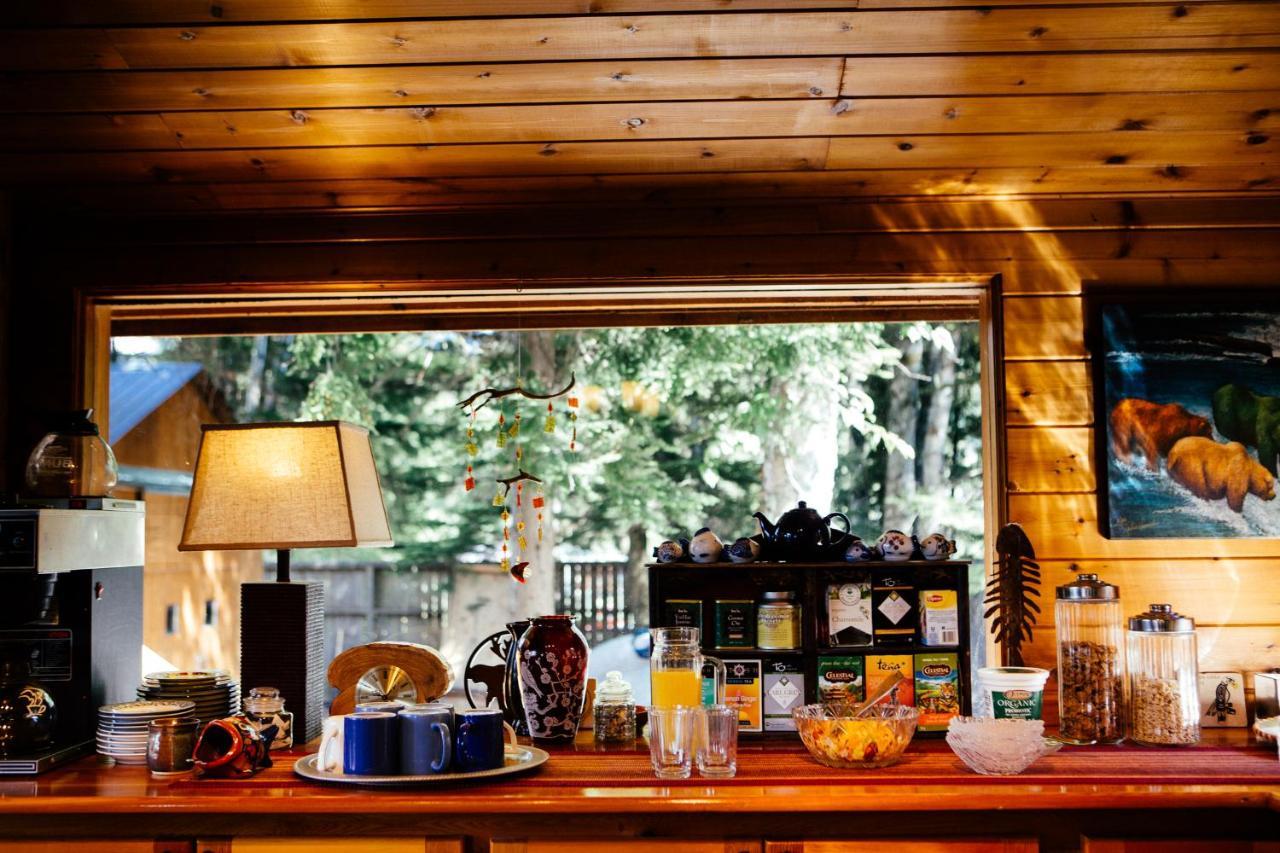 Skeena River House Bed & Breakfast Terrace Dış mekan fotoğraf