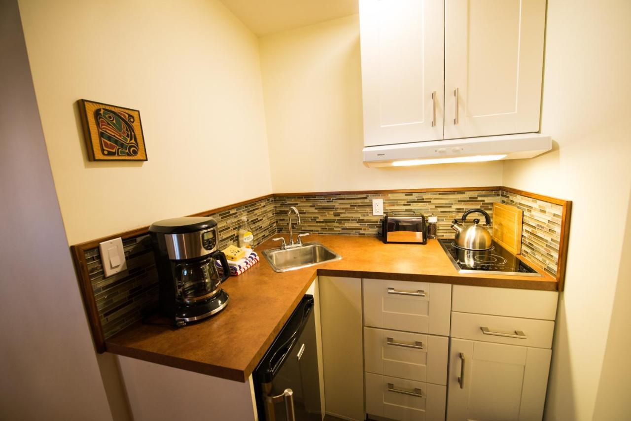 Skeena River House Bed & Breakfast Terrace Dış mekan fotoğraf