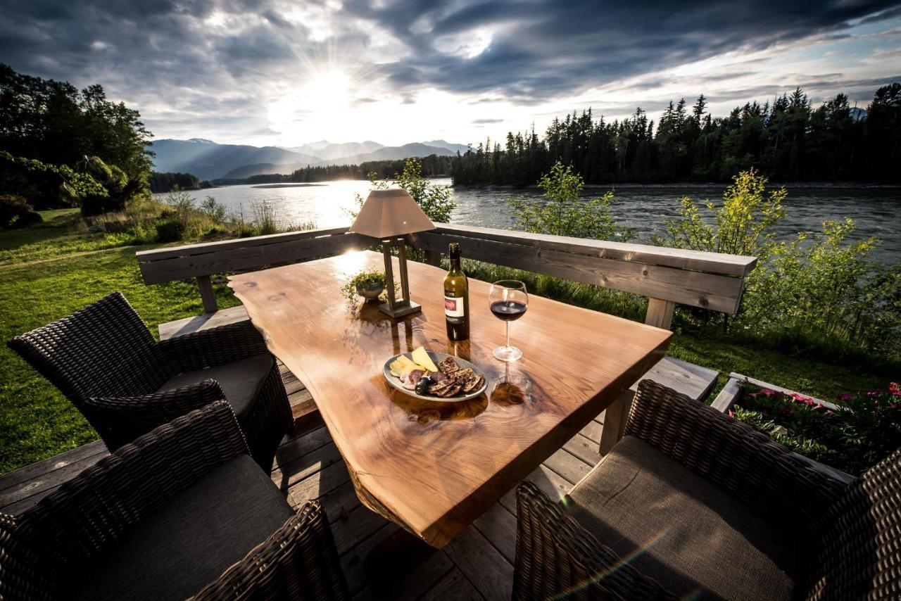Skeena River House Bed & Breakfast Terrace Dış mekan fotoğraf