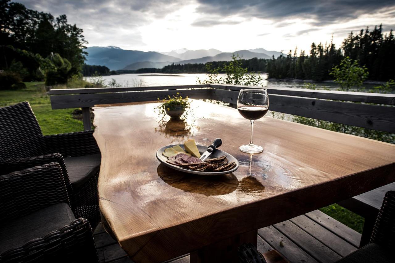 Skeena River House Bed & Breakfast Terrace Dış mekan fotoğraf