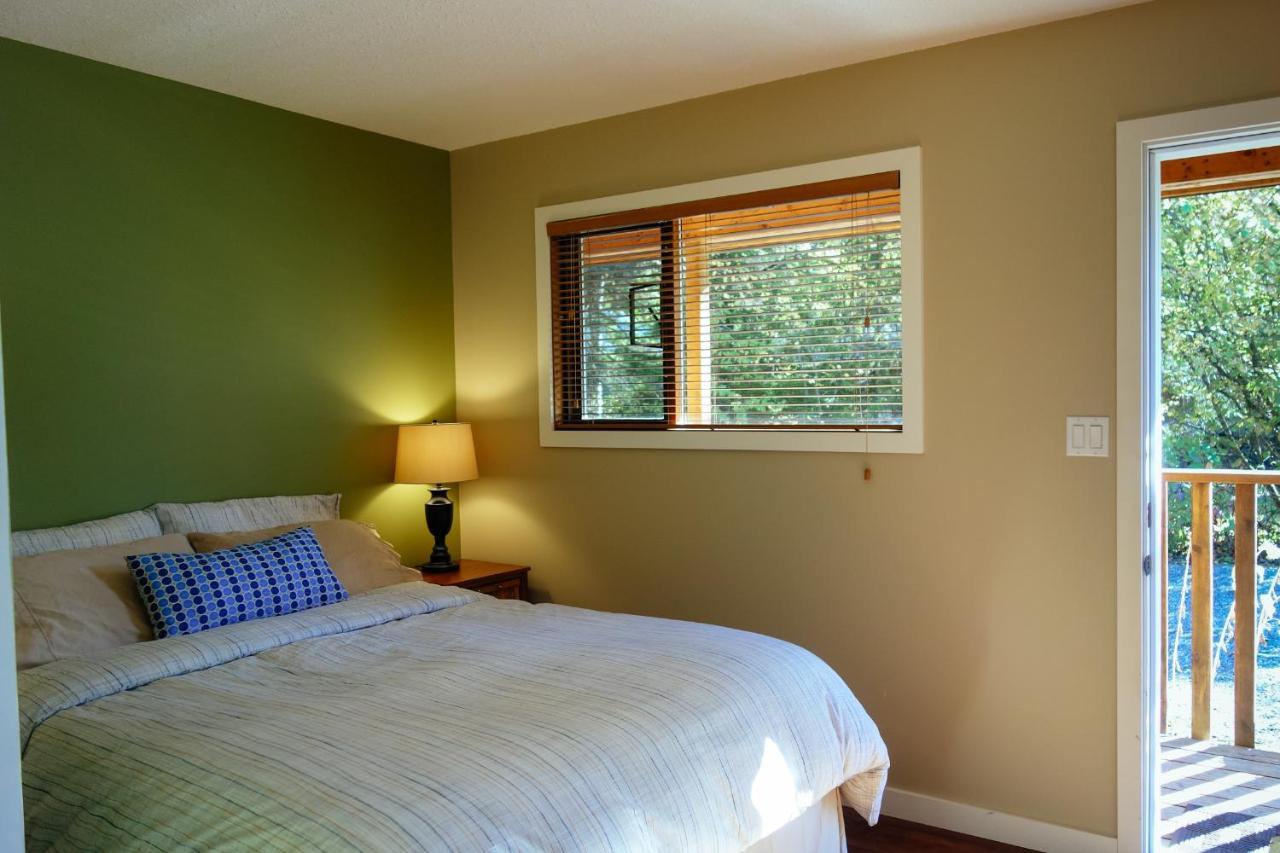 Skeena River House Bed & Breakfast Terrace Dış mekan fotoğraf